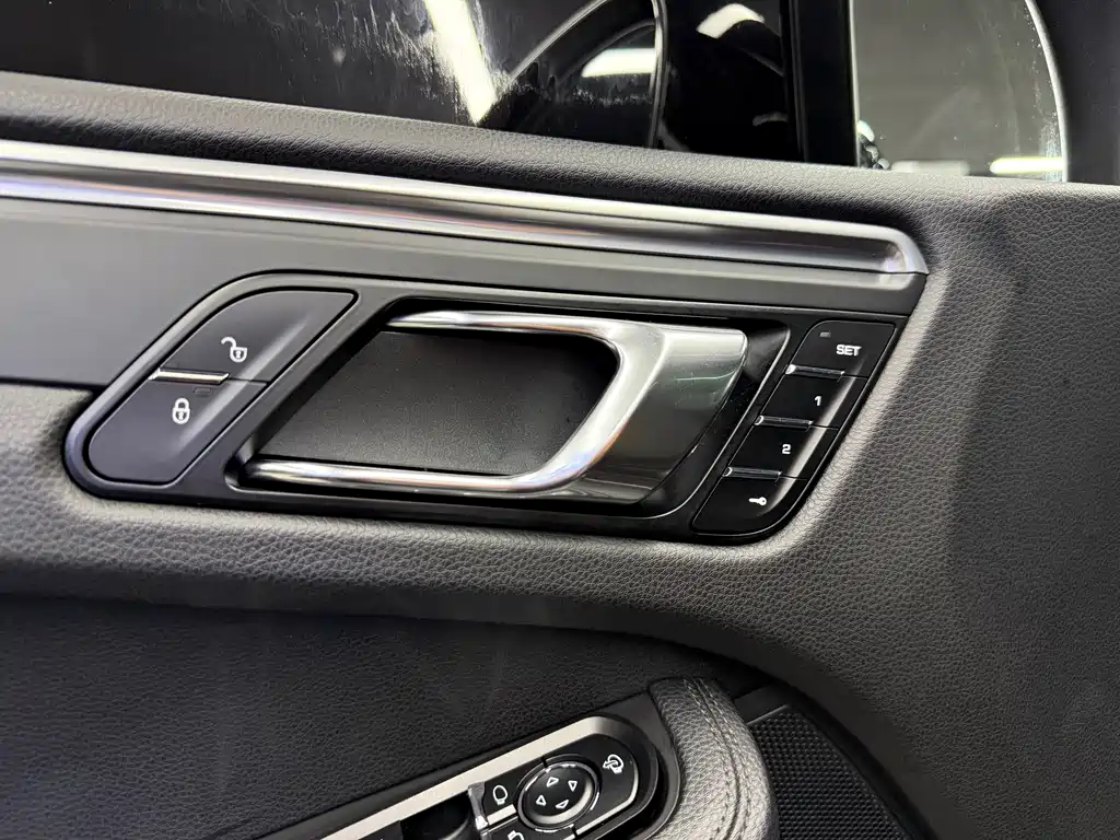 Porsche Macan 2017 — фото 21