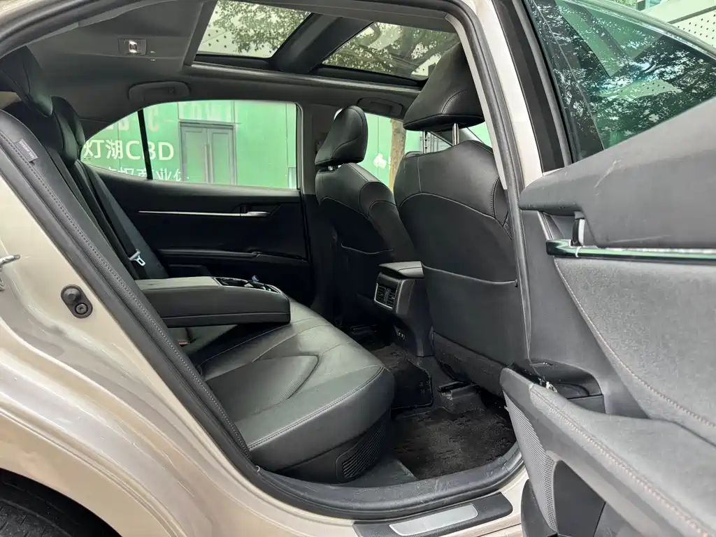 Toyota Camry 2021 — фото 11