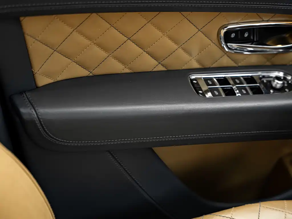 Bentley Bentayga 2018 — фото 10