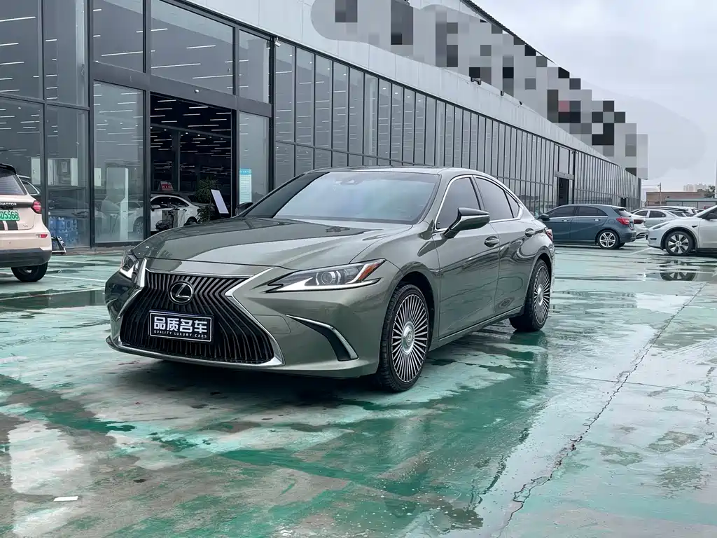 Lexus ES 2021 — фото 1