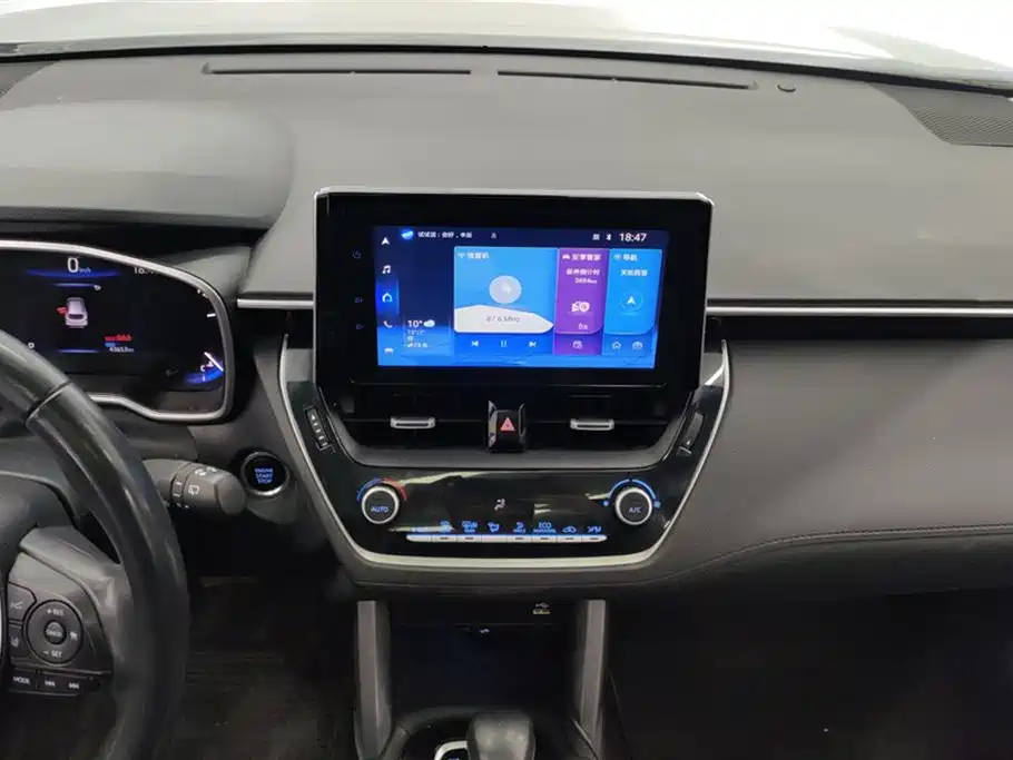 Toyota Corolla Cross 2022 — фото 13