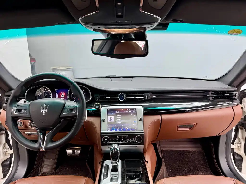 Maserati Quattroporte 2015 — фото 18