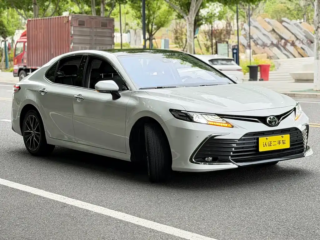 Toyota Camry 2023 — фото 3