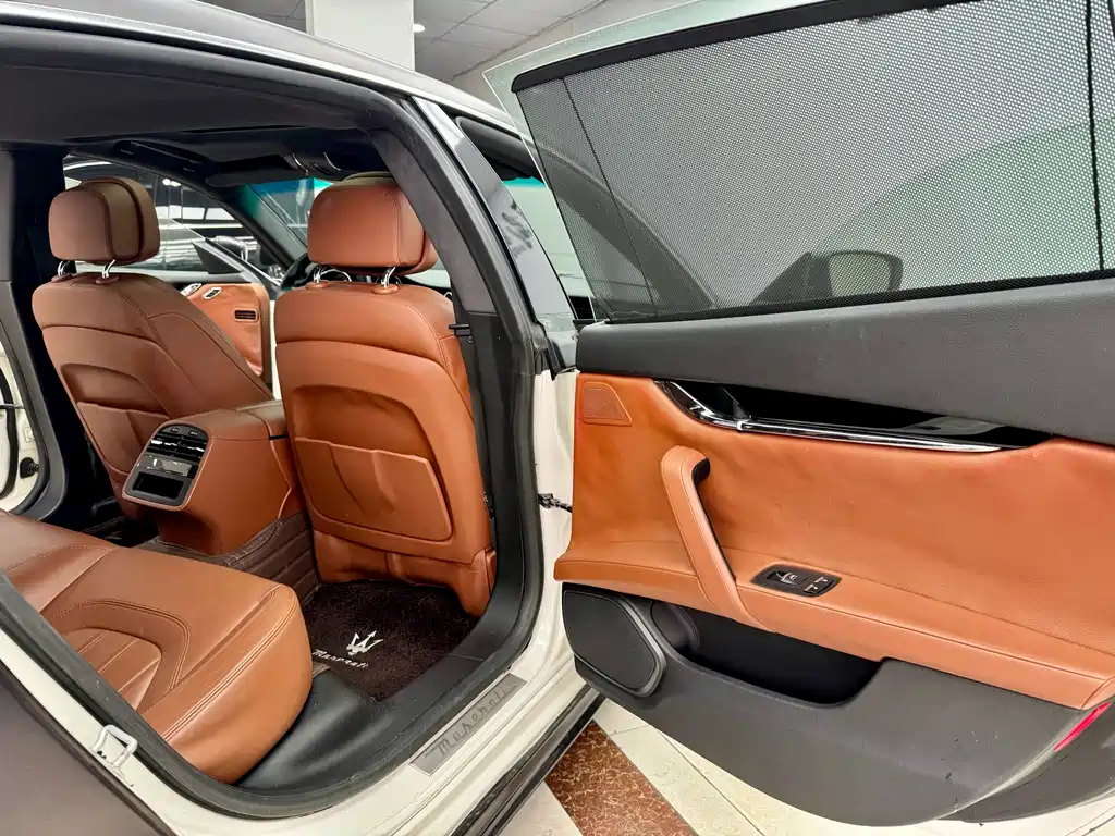 Maserati Quattroporte 2015 — фото 10