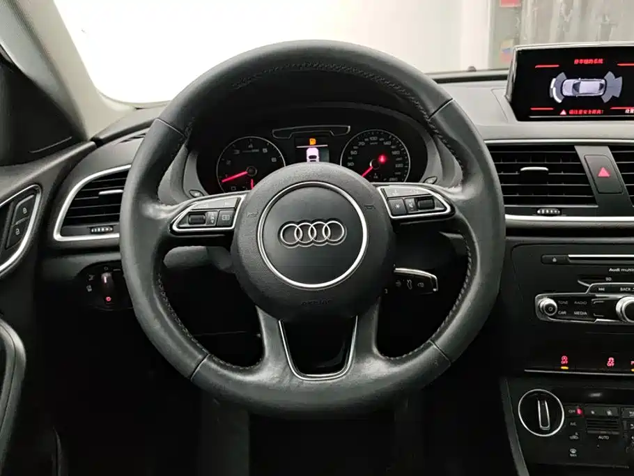 Audi Q3 2017 — фото 15