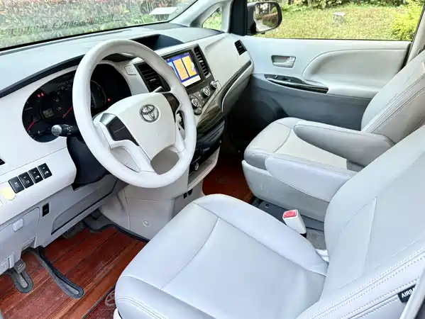 Toyota Sienna 2015