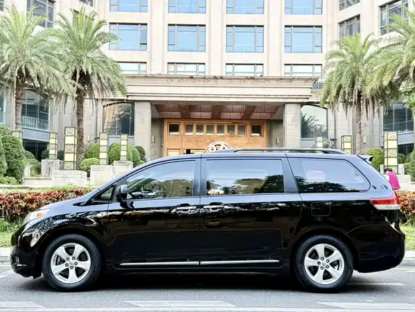 Toyota Sienna 2015