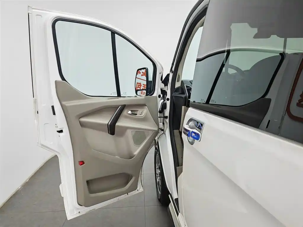 Ford Tourneo 2017 — фото 8