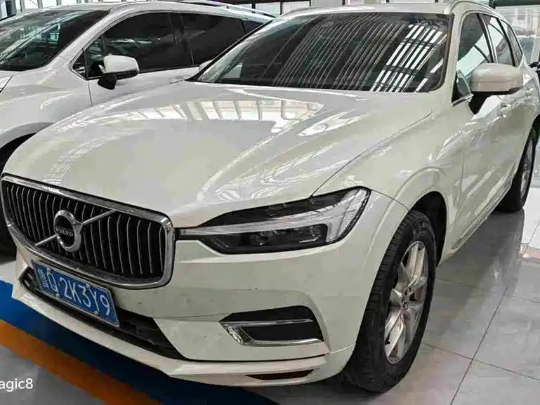 Volvo XC60 2021 — фото 1