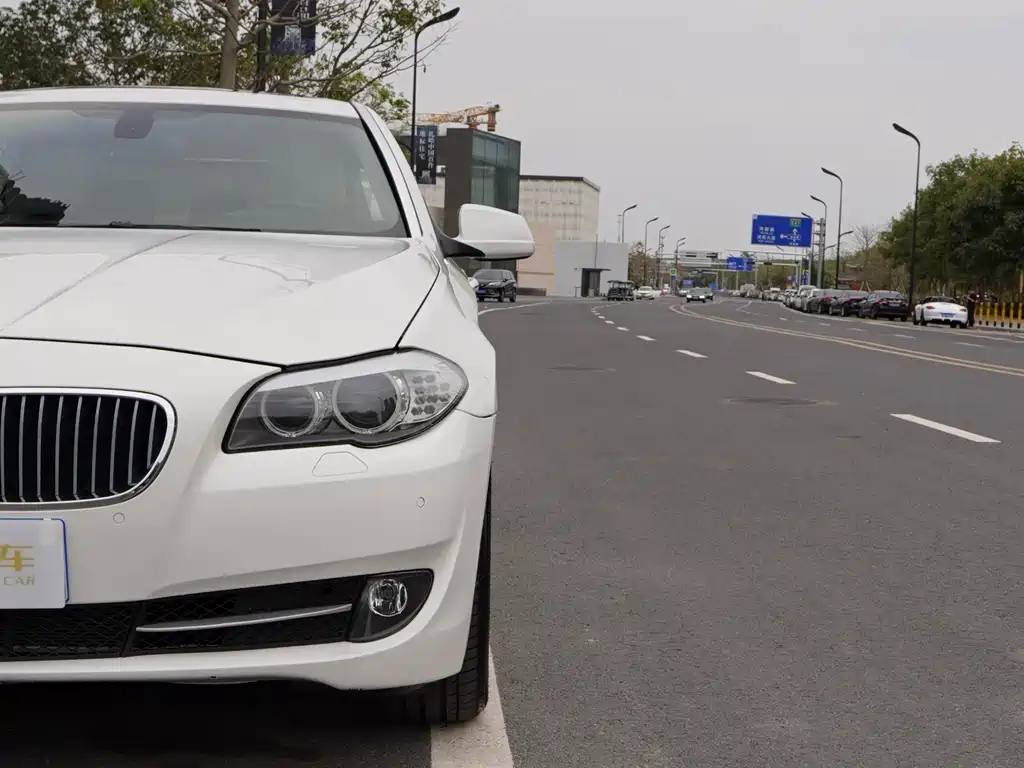 BMW 5 Series 2012 — фото 19