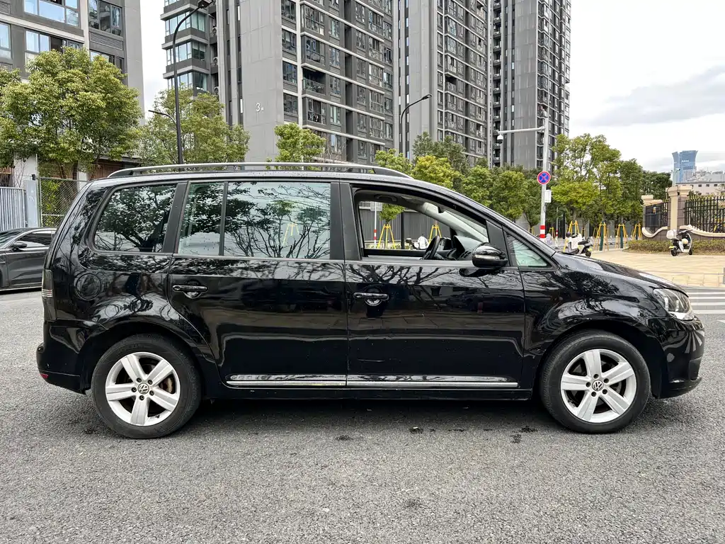 Volkswagen Touran 2015 — фото 4