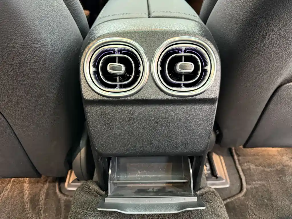 Mercedes-Benz C-Class 2023 — фото 18