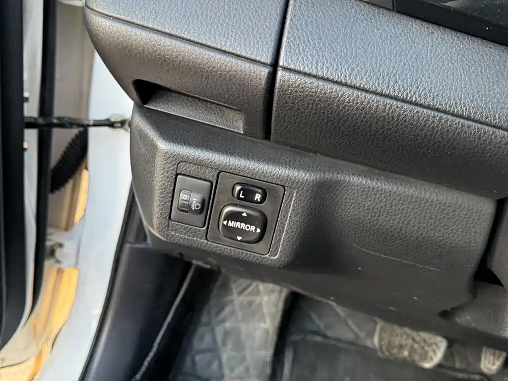 Toyota Yaris L 2022 — фото 14