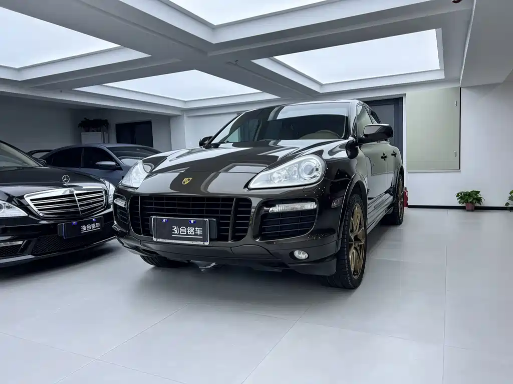 Porsche Cayenne 2010 — фото 1