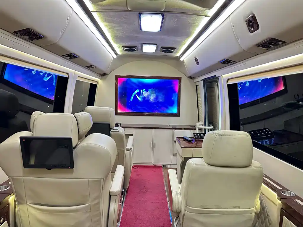 Toyota Coaster 2017 — фото 12