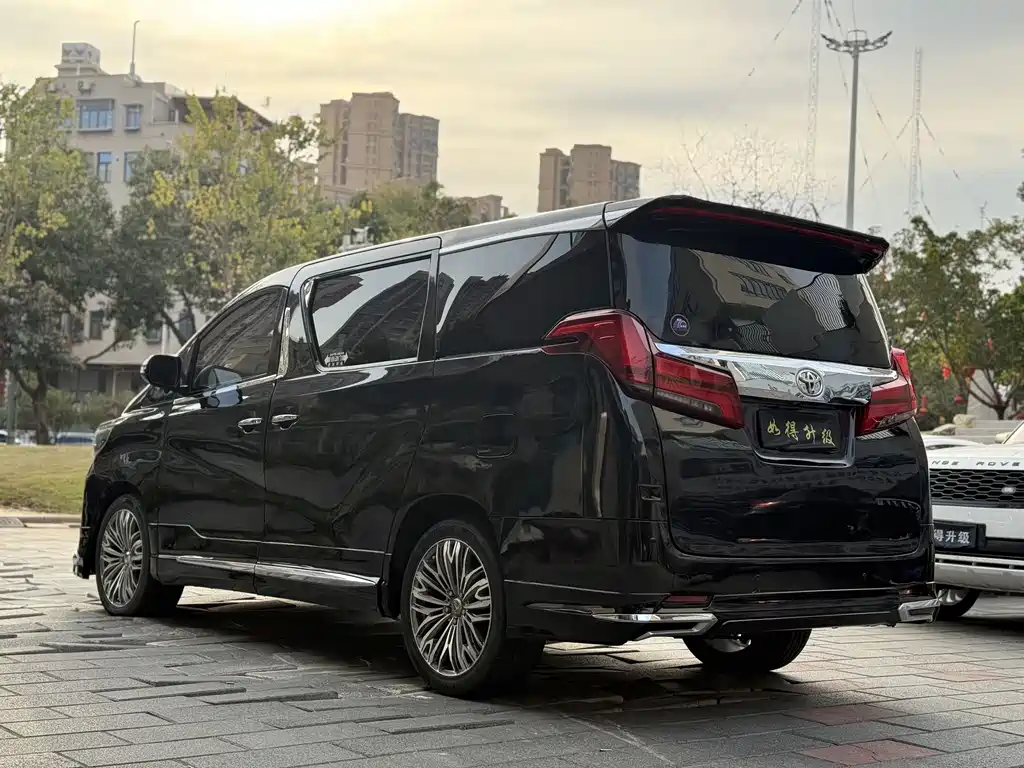 Toyota Alphard 2011 — фото 4