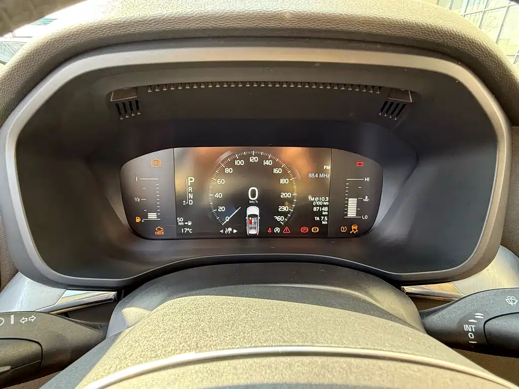 Volvo XC60 2018 — фото 11