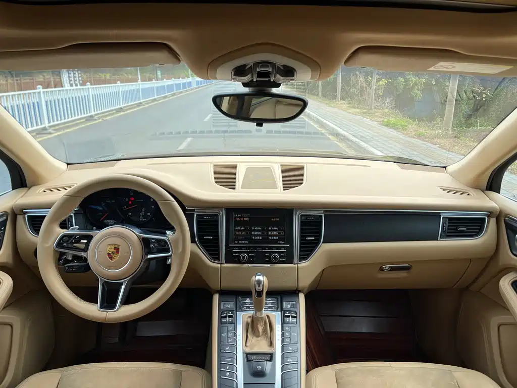 Porsche Macan 2015 — фото 18