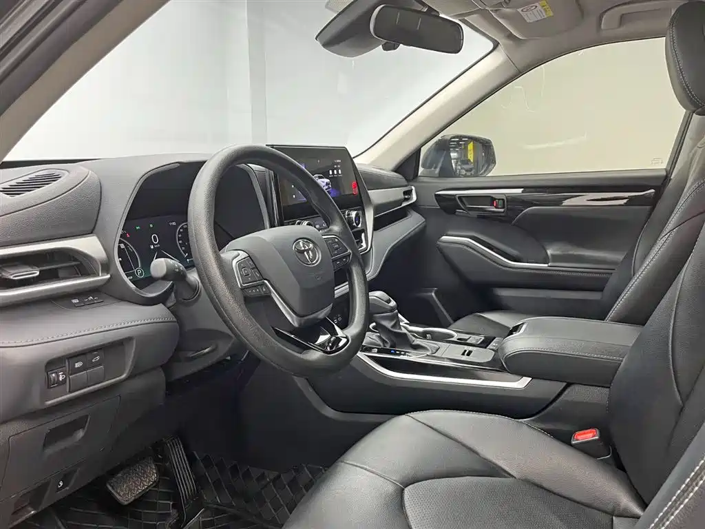 Toyota Highlander 2025 — фото 13
