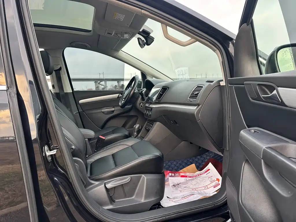 Volkswagen Sharan 2017 — фото 11