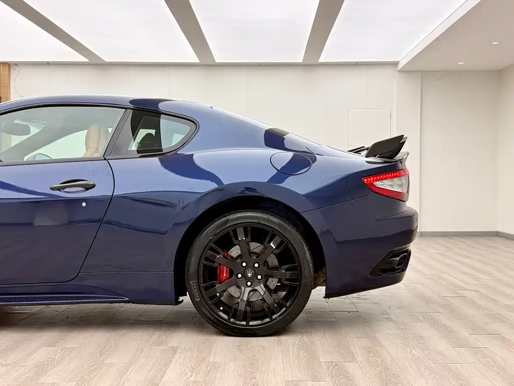 Maserati GranTurismo 2016 — фото 9