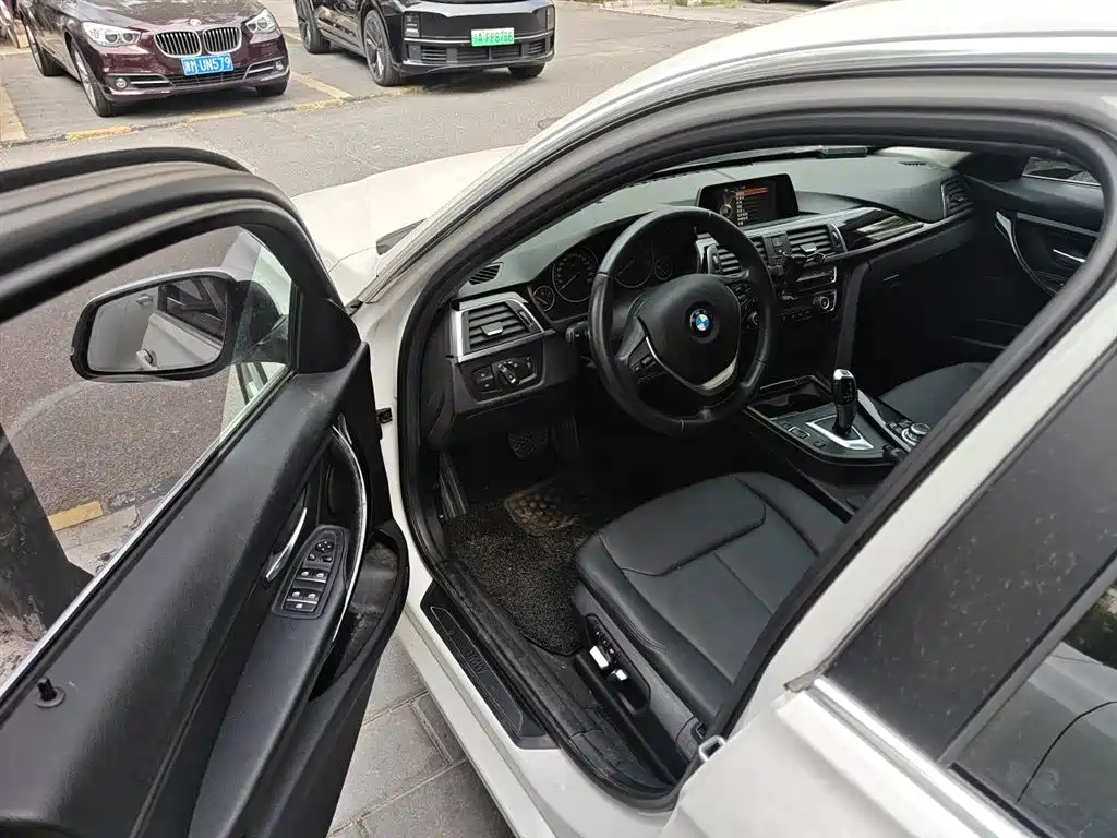 BMW 3 Series 2016 — фото 12