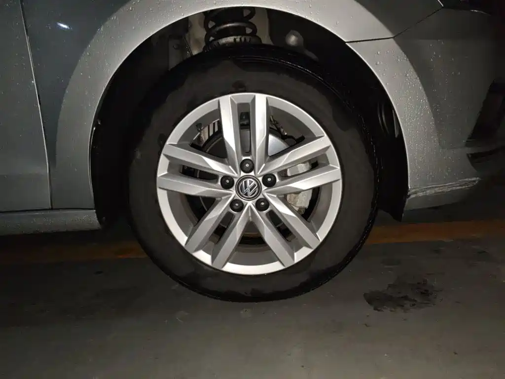 Volkswagen Jetta 2017 — фото 26