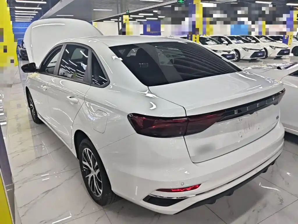 Geely Emgrand 2025