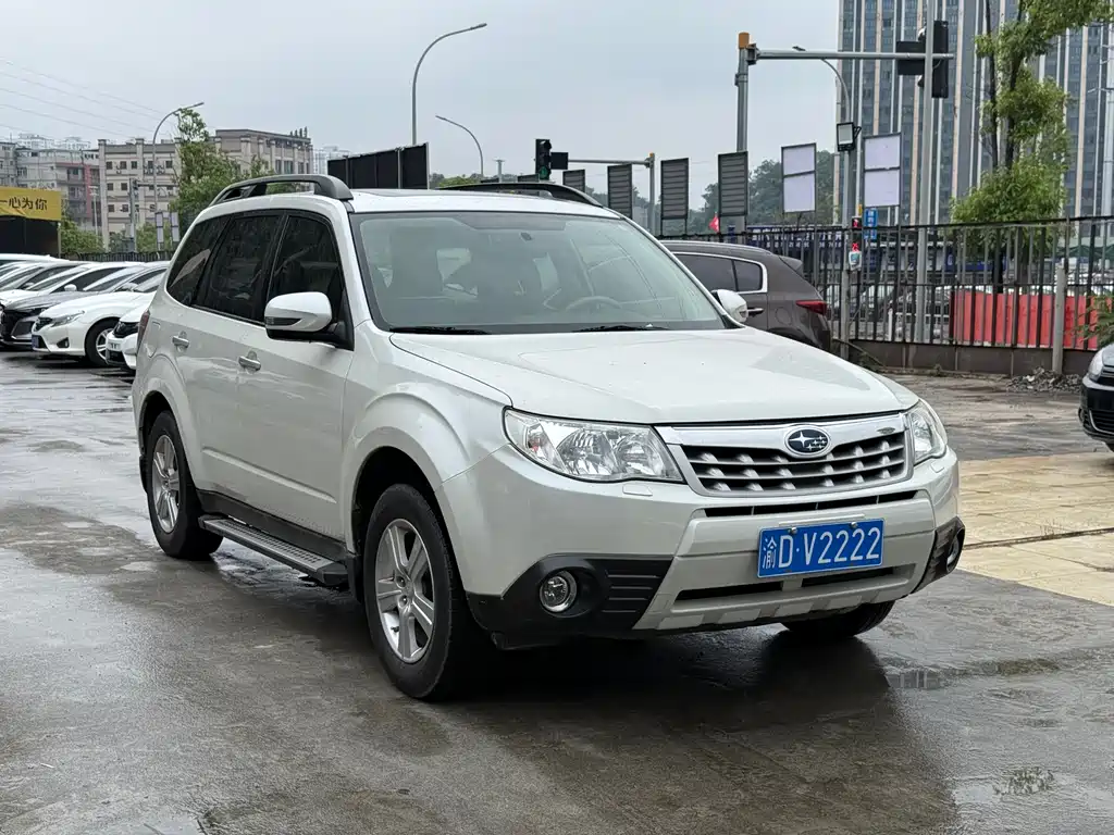 Subaru Forester 2011 — фото 2