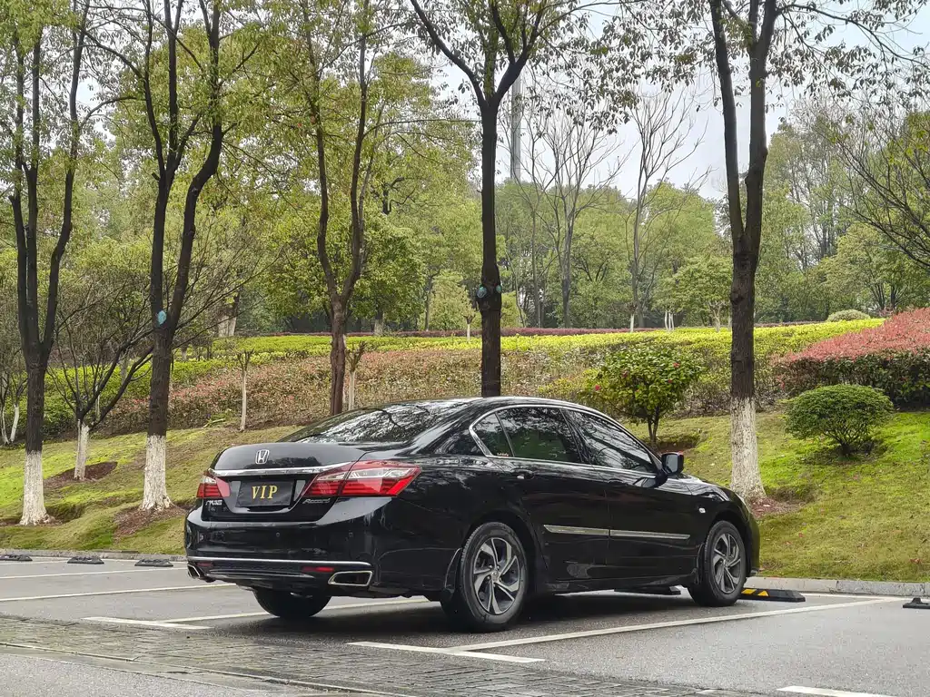 Honda Accord 2017 — фото 15