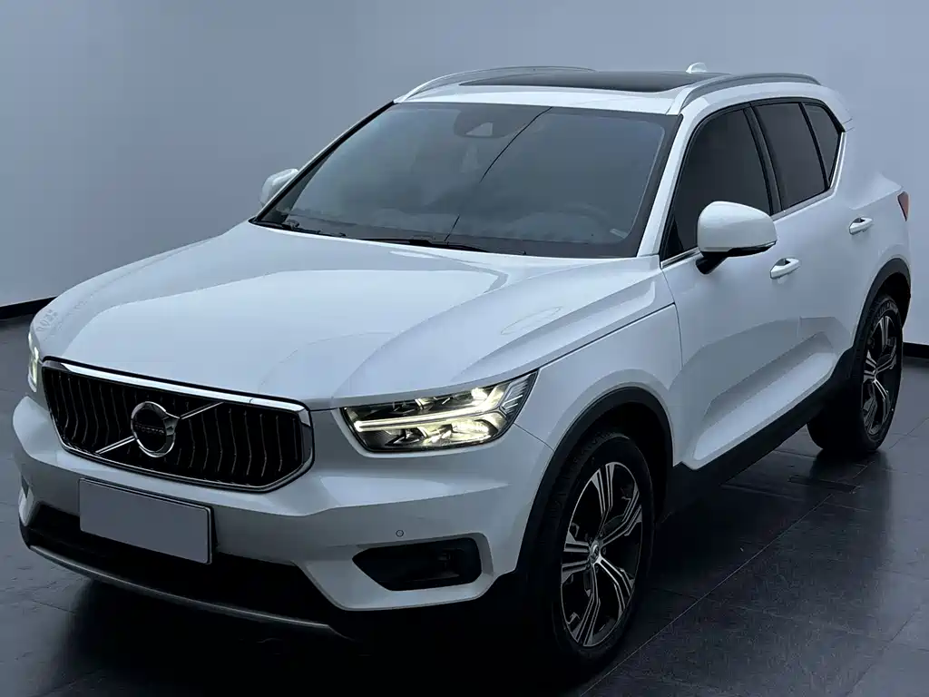 Volvo XC40 2020 — фото 1
