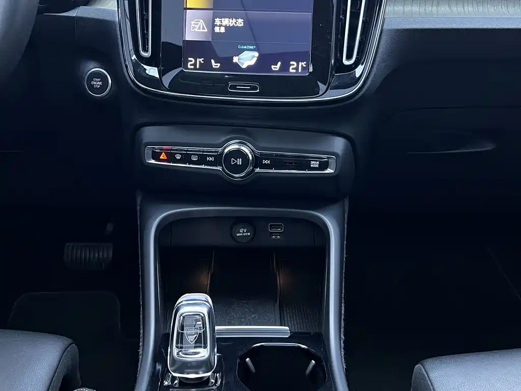 Volvo XC40 2020 — фото 22
