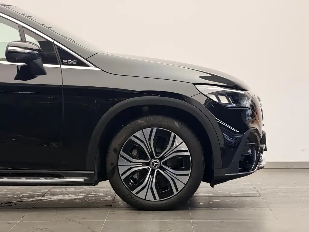 Mercedes-Benz EQE SUV 2025 — фото 19