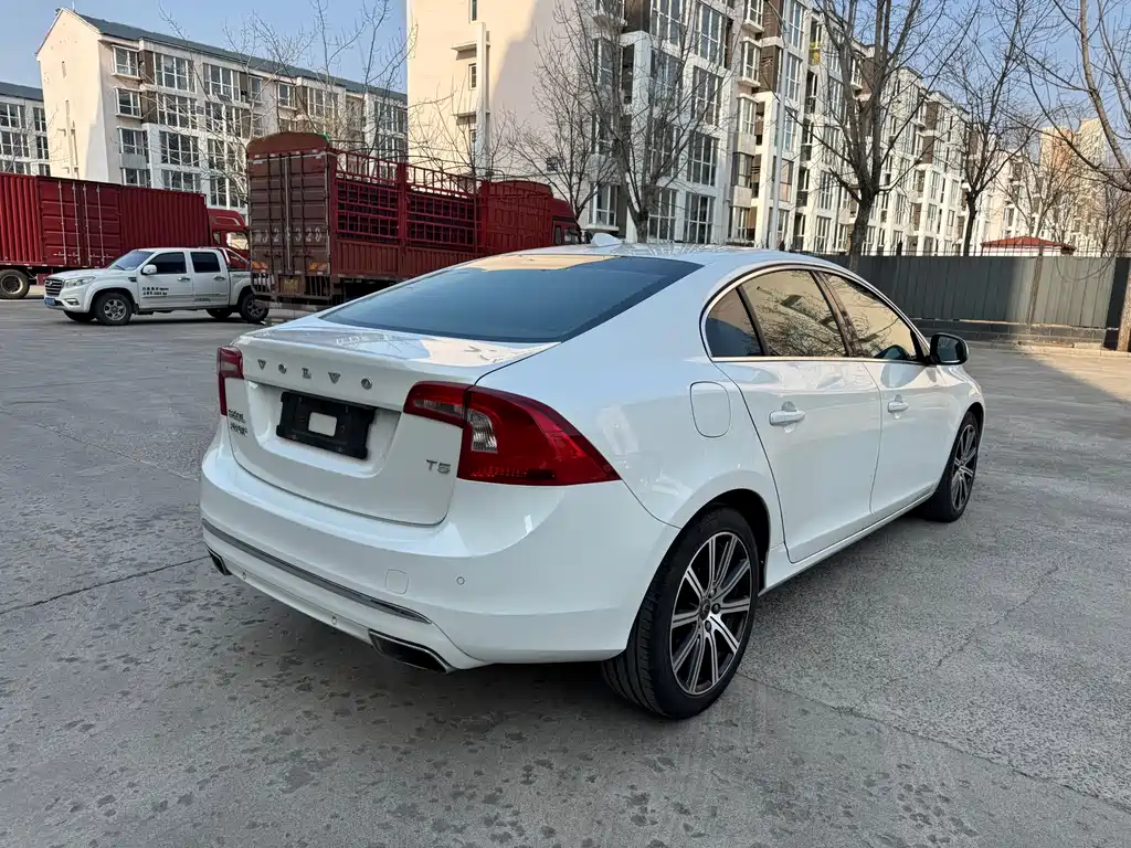 Volvo S60 2018 — фото 17