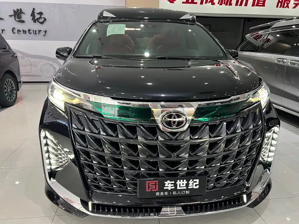 Toyota Granvia — фото 2