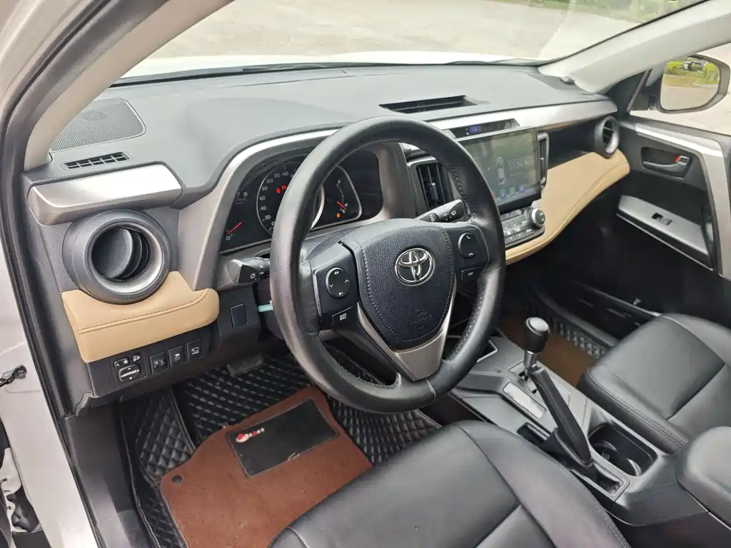 Toyota RAV4 2017 — фото 14