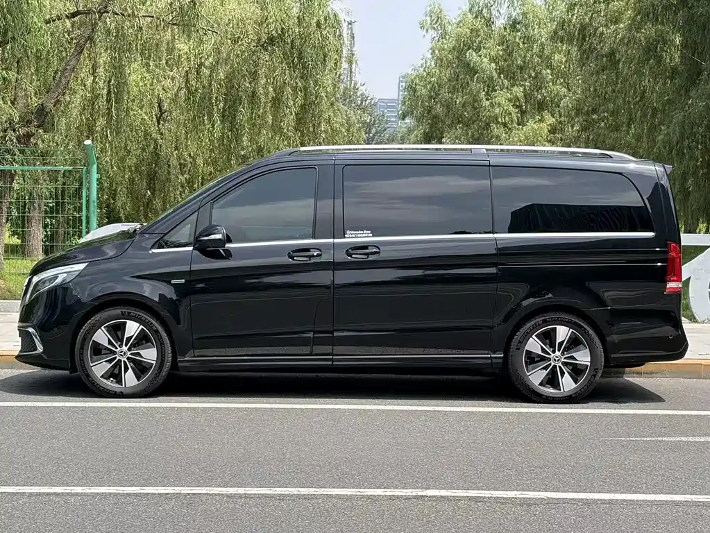Mercedes-Benz V-Class 2022 — фото 15