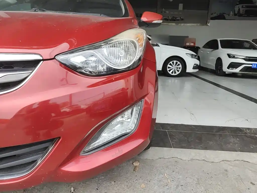 Hyundai Elantra 2015 — фото 24