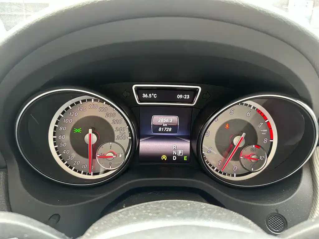 Mercedes-Benz GLA 2015 — фото 14