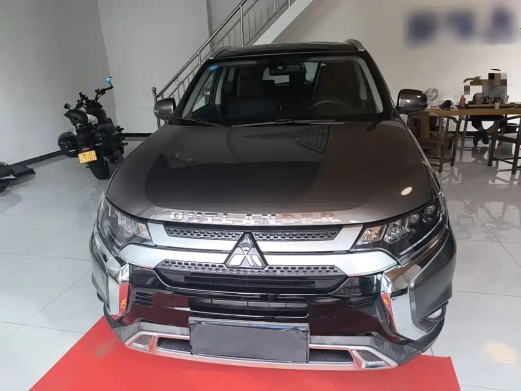 Mitsubishi Outlander 2019 — фото 3