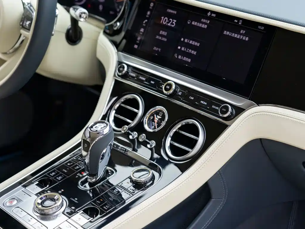 Bentley Continental 2024 — фото 14