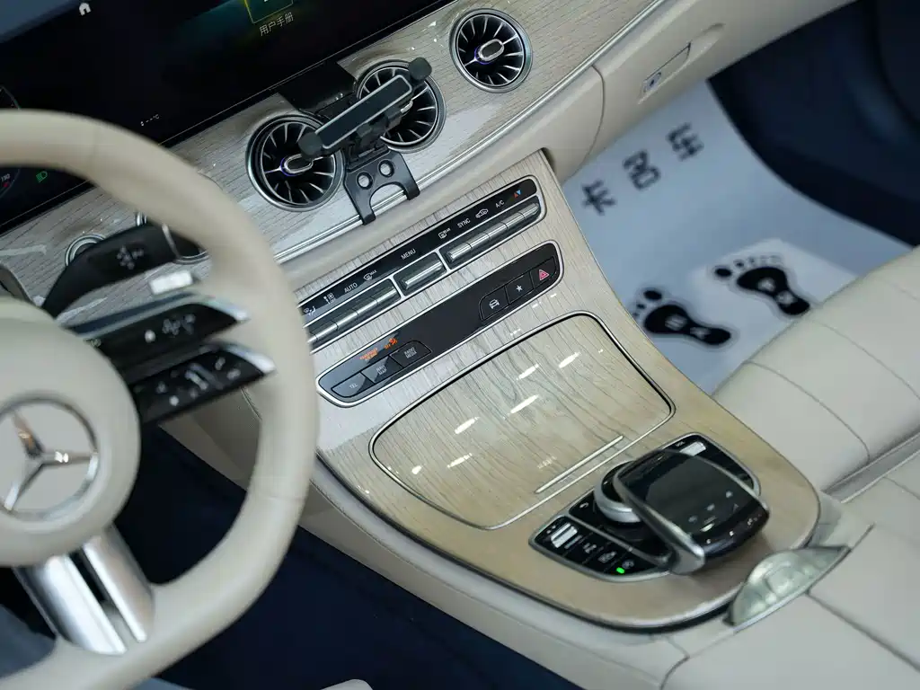 Mercedes-Benz E-Class 2023 — фото 16