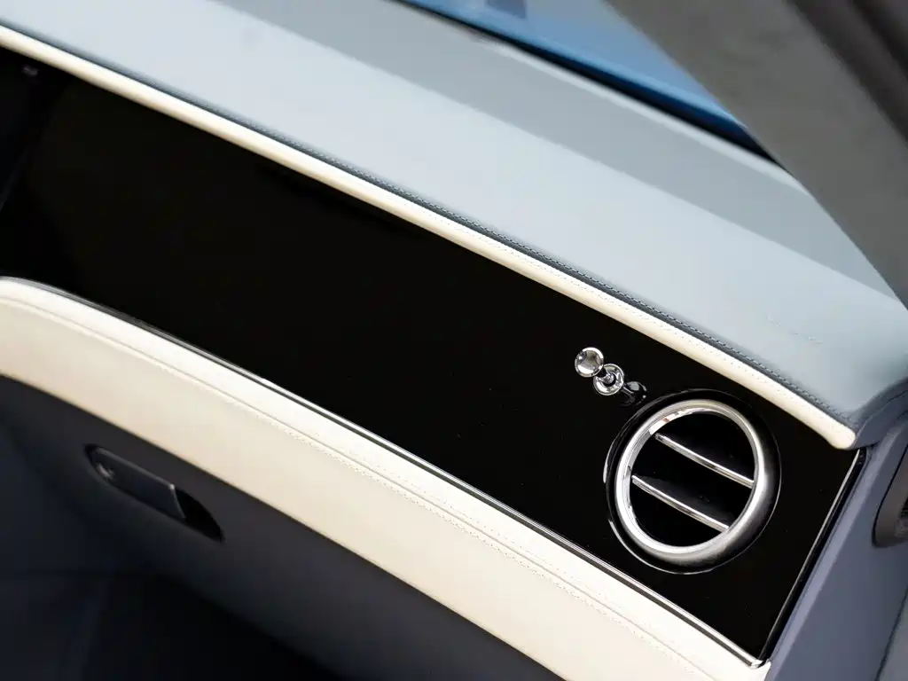 Bentley Continental 2024 — фото 16