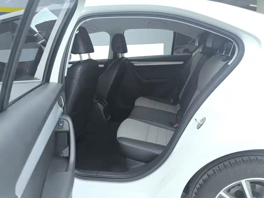 Skoda Octavia 2016 — фото 11