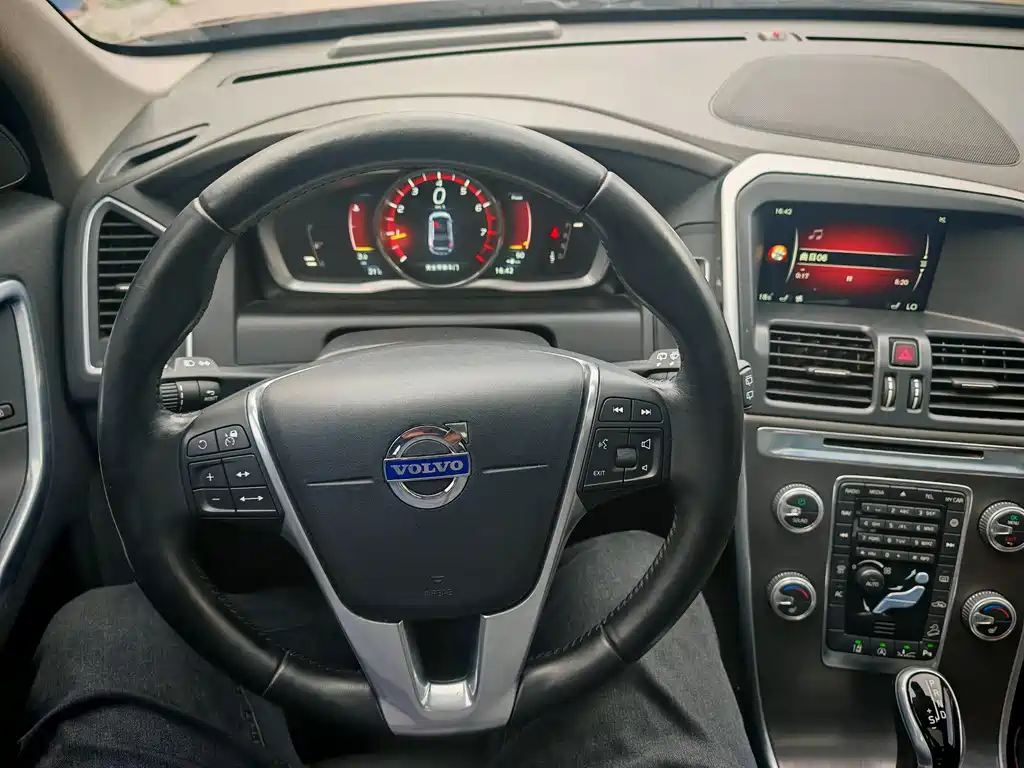 Volvo XC60 2015 — фото 13