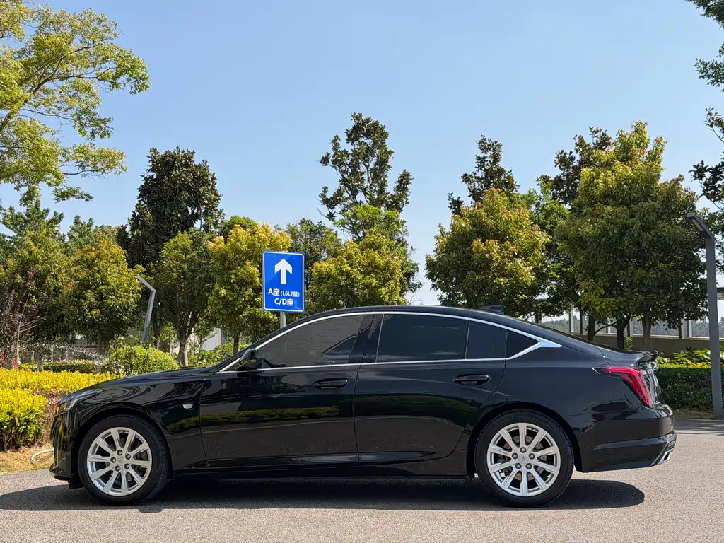 Cadillac CT5 2022 — фото 10