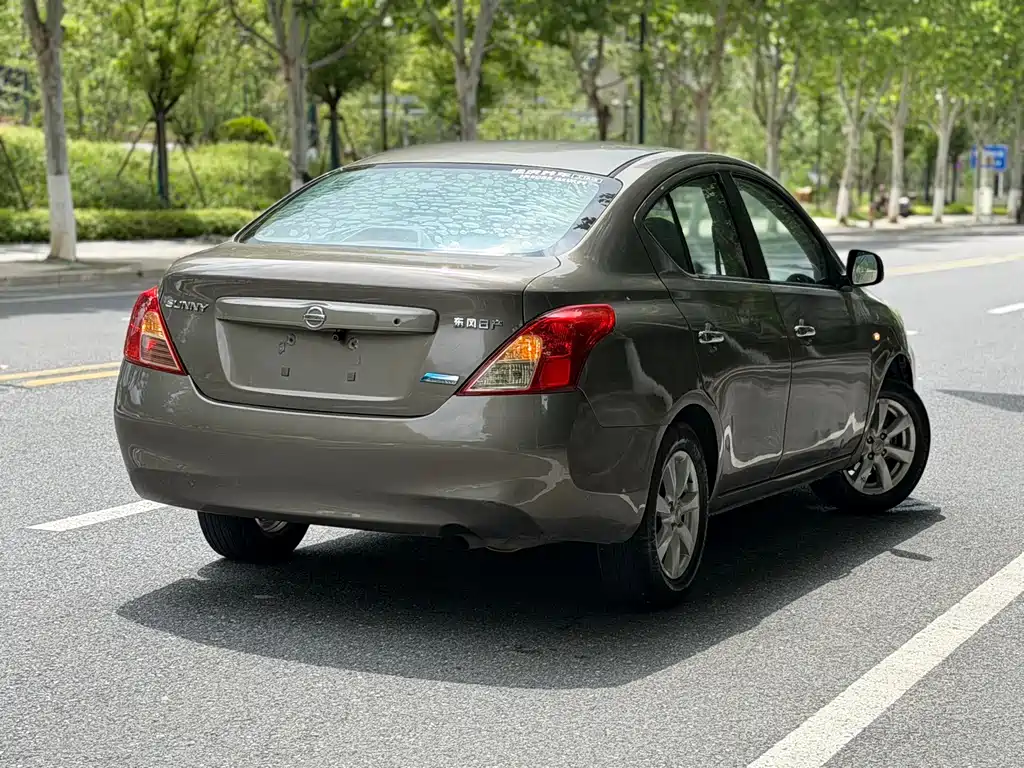 Nissan Sunny 2012 — фото 16