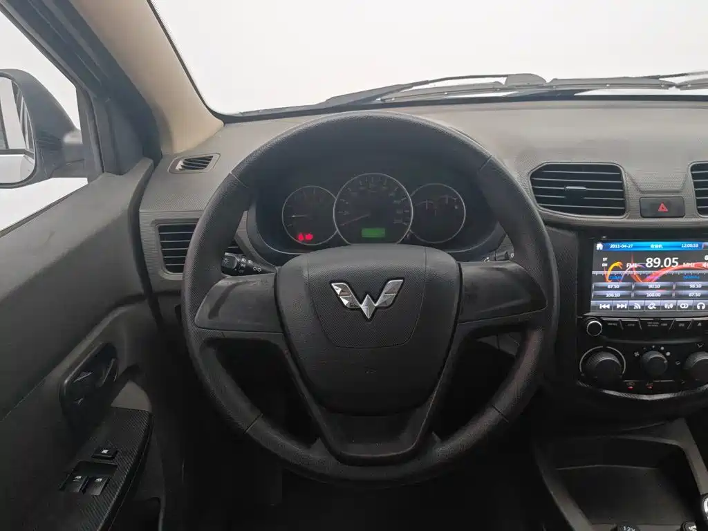 Wuling Hongguang 2015 — фото 11