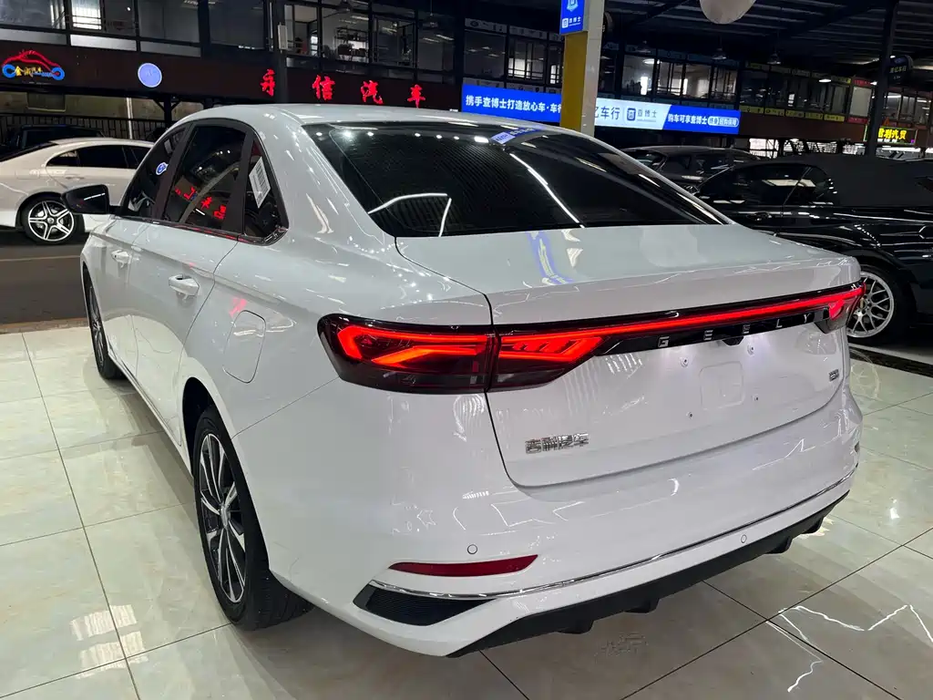 Geely Emgrand 2024 — фото 15