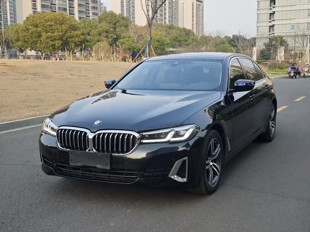 BMW 5 Series 2021 — фото 1